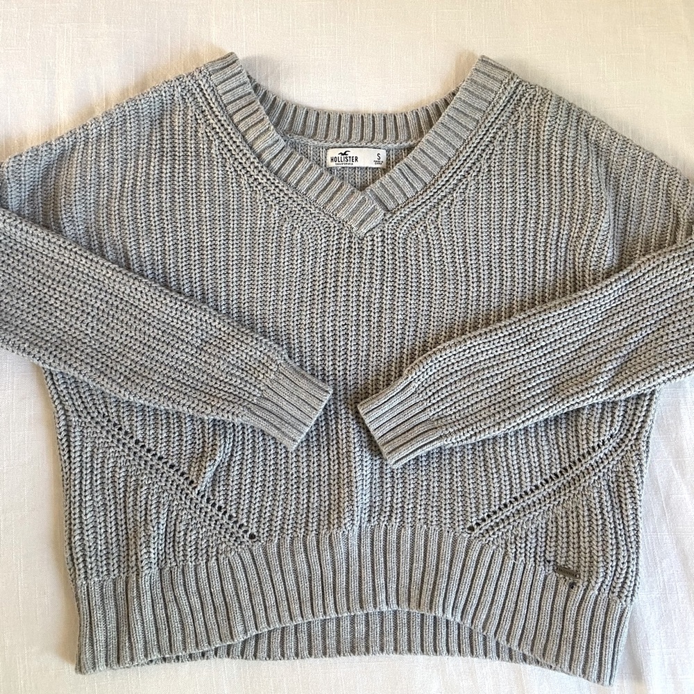 HOLLISTER grey knit sweater